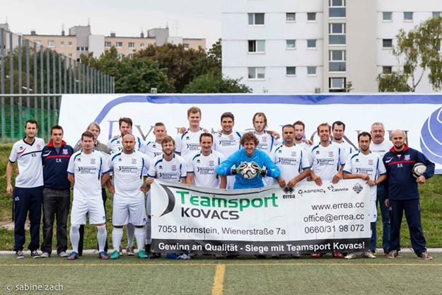 Dynamo Donau in komplett weißen Erreà-Dressen